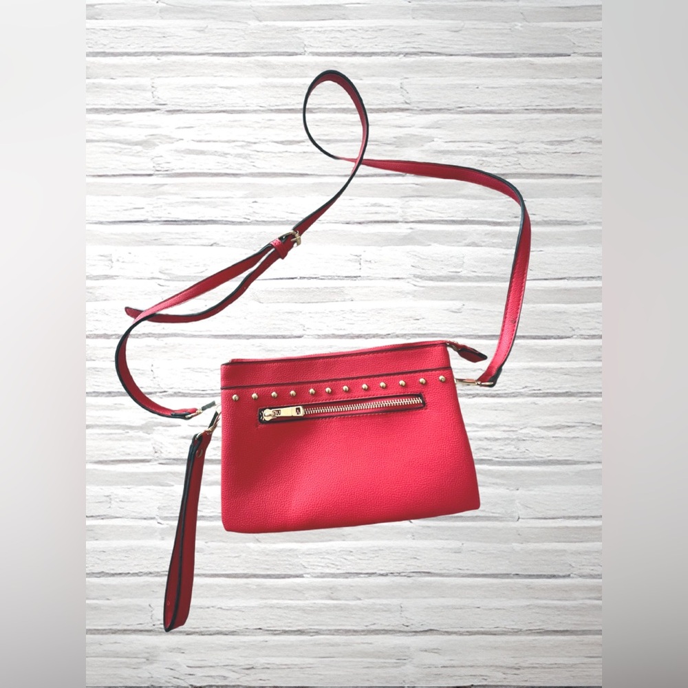 Red Crossbody Bag with gold accents ✨❤️🎒